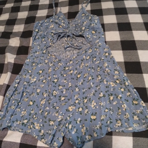 Blue Floral Cutout Romper - Picture 4 of 5